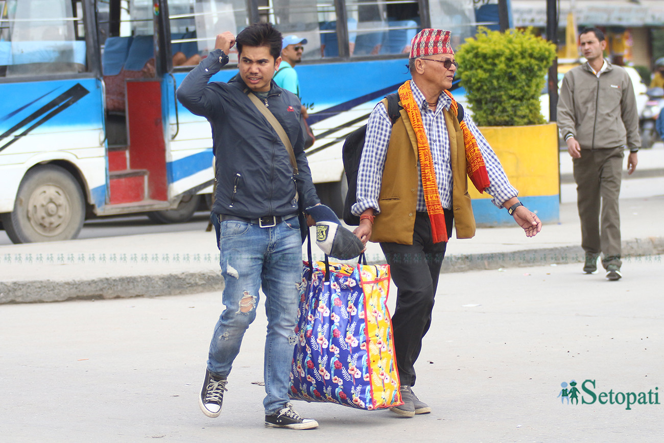 https://www.setopati.com/uploads/shares/2019/01/sujita/Going home in Dashain (1).jpg